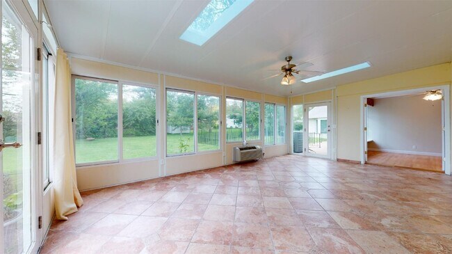 Building Photo - 31 S Tealwood Dr