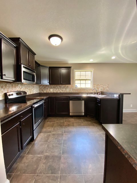 Building Photo - 582 Kicker Ct