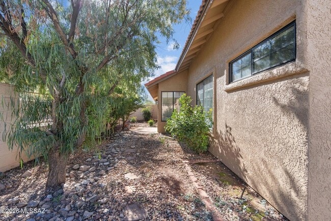 Building Photo - 321 E Fieldcrest Ln