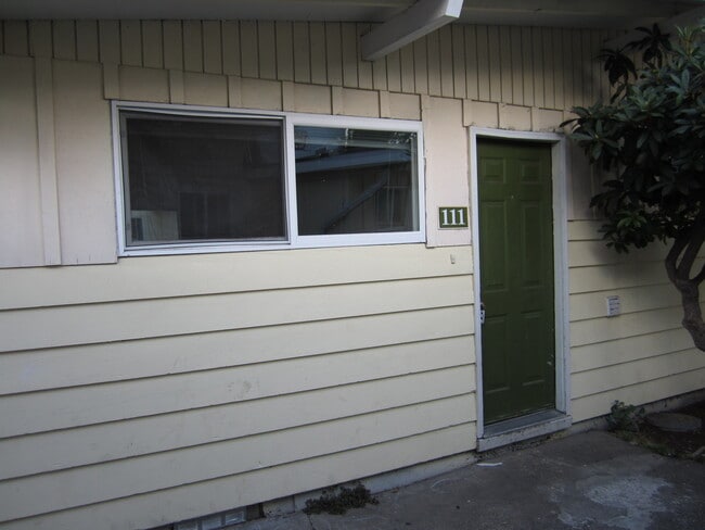 Building Photo - 18245 E Burnside St