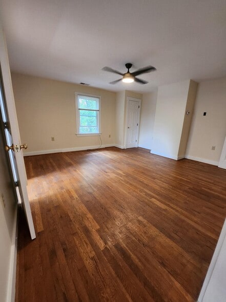 living rm view from kitchen - 142 Carlton Rd