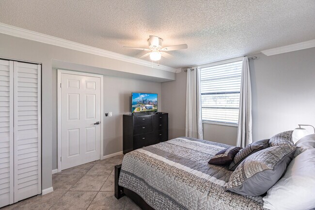 Building Photo - 3540 Whitehall Dr