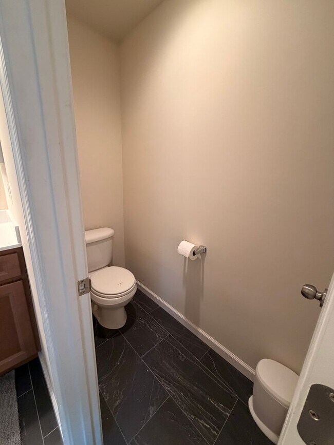 Building Photo - Mockingbird Cr Townhouse Available!!!