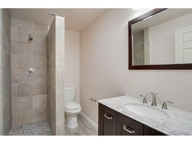 Building Photo - Beautiful single family home with 4 bed an...