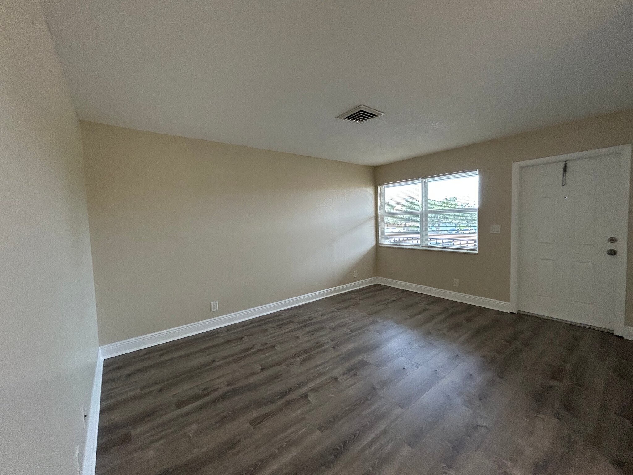 Building Photo - 1611 Green Ln