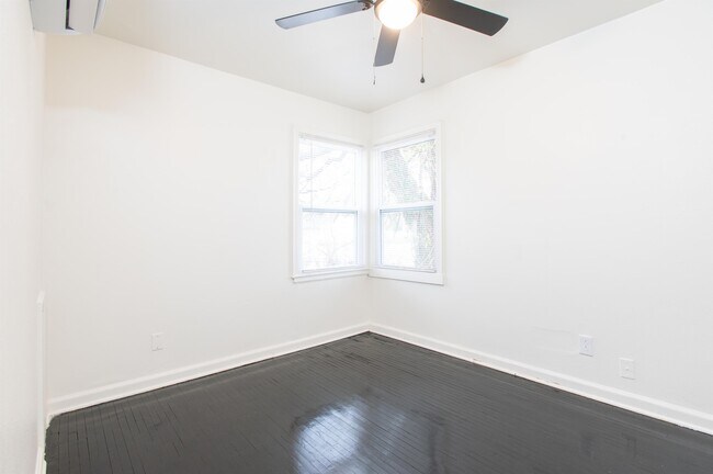 Building Photo - 802 N Minnesota St