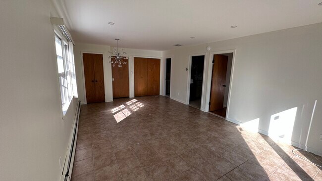 Building Photo - 211 Linden Ave