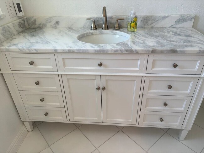 Building Photo - 595 Mountainville Cir