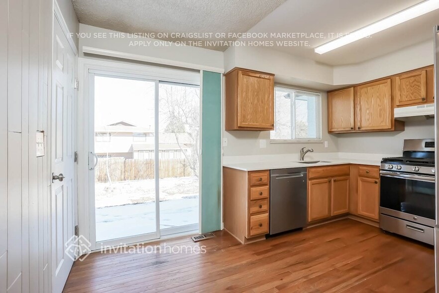 Building Photo - 920 S Waco Way