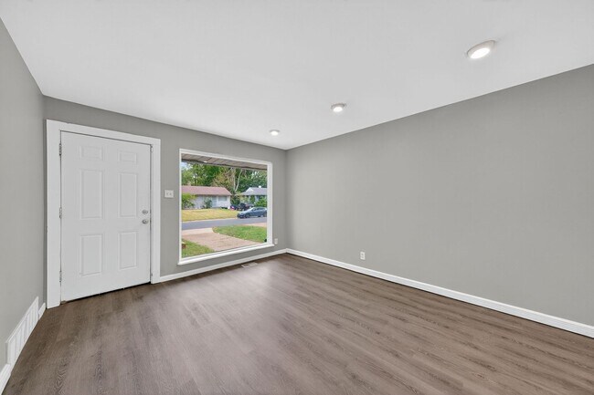 Building Photo - 120 Mc Alpine Dr