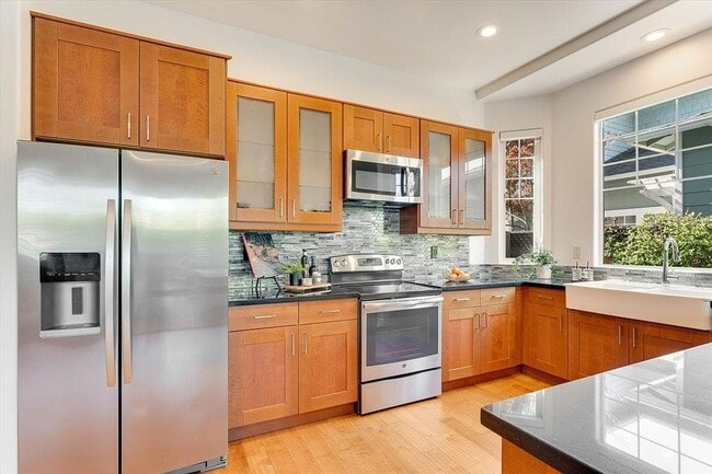 Building Photo - 513 Hill St