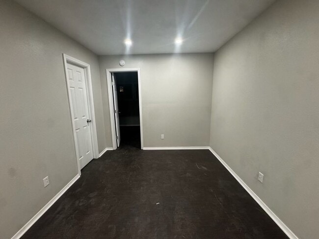 Building Photo - 2103 N Marrs St