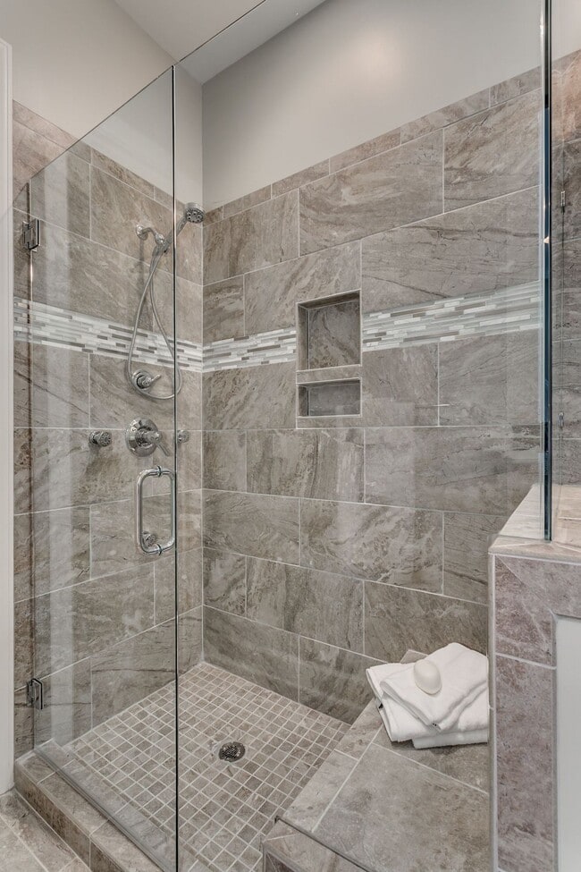 Building Photo - Pinnacle Park Townhomes -- Furnished, Utilities Included