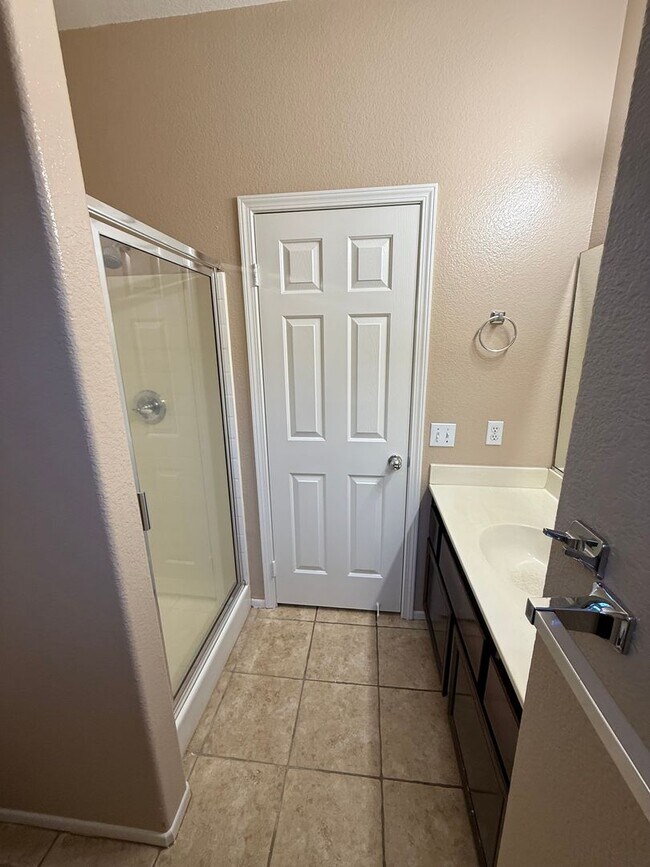 Building Photo - Spacious 5 Bedroom 3 Bath home in Rancho Cucamonga