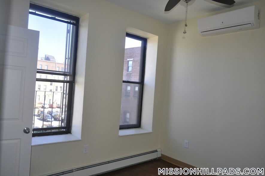 Building Photo - 13 Ruggles St