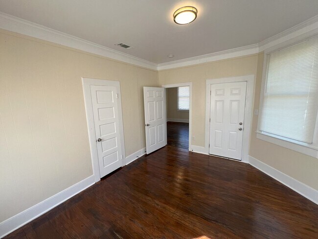 Building Photo - Charming 3-Bedroom Home Near Baton Rouge General Hospital!