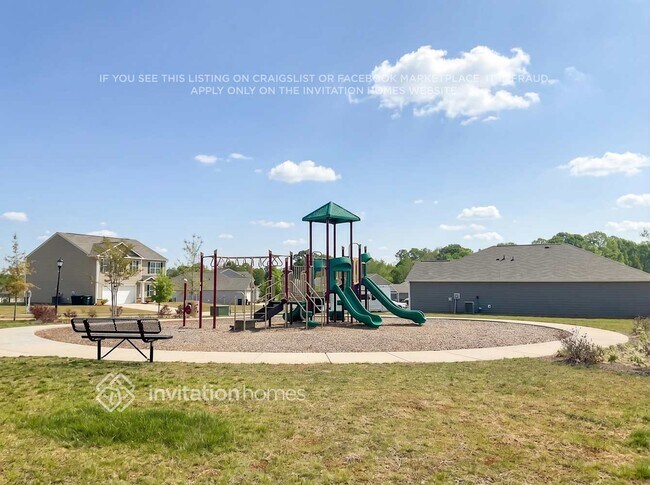 Building Photo - 120 Nathall Trl