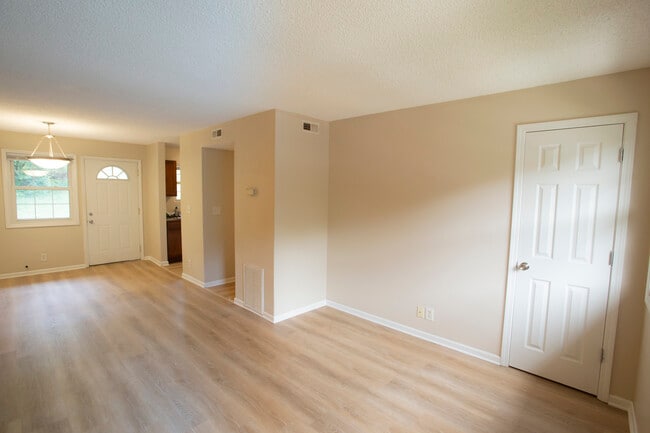 Building Photo - 34 Canteberi Ct