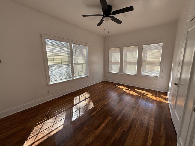 Building Photo - Renovated 3BR Home w/ Hardwood Floors | Water Included – San Antonio