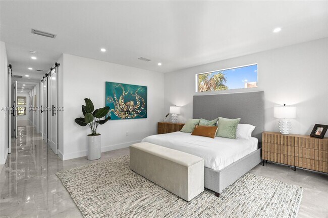 Building Photo - 325 SW 16th St