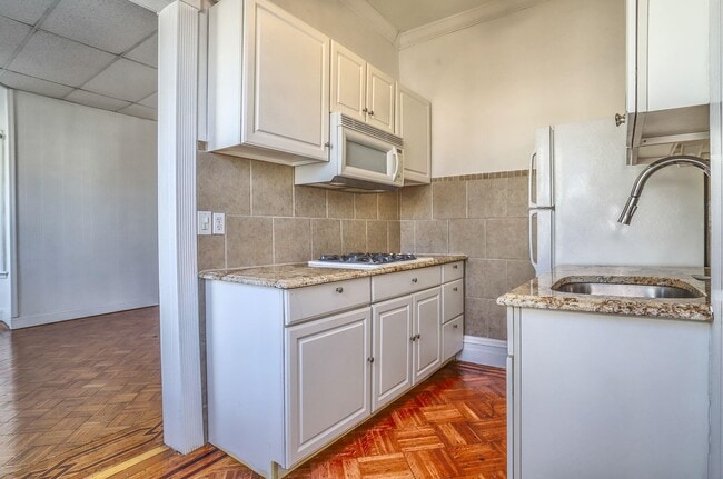 Building Photo - 207 Jewett Ave