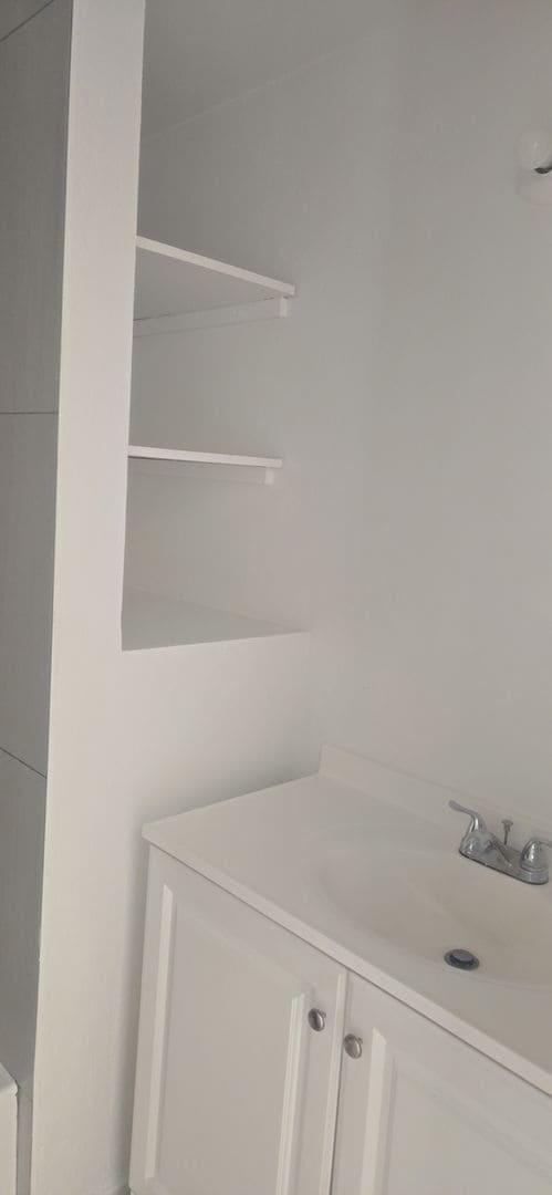 Building Photo - 821 N Vineyard Ave