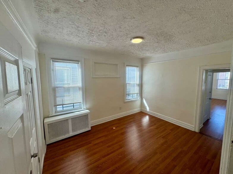 Building Photo - 725 Garfield Ave