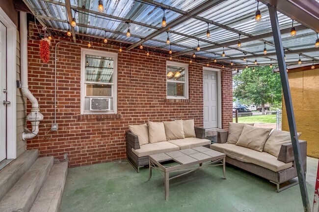 Building Photo - 2817 W 36th Ave