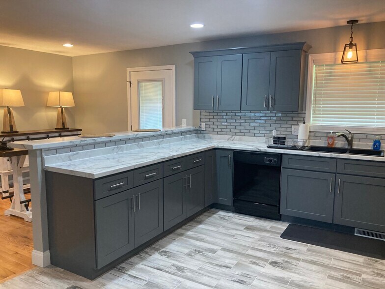 Building Photo - 2136 Collins St