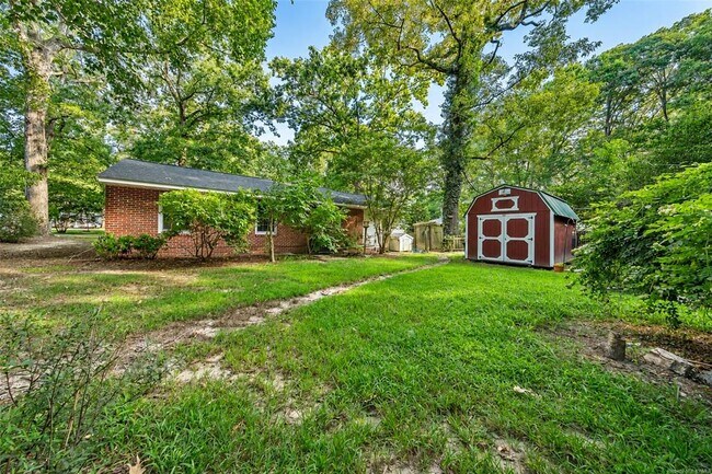 Building Photo - 104 Schenck Dr