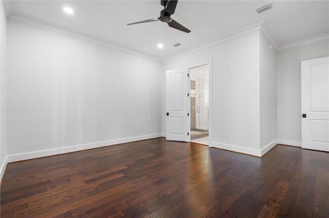 Building Photo - 5488 Hilltop Dr N