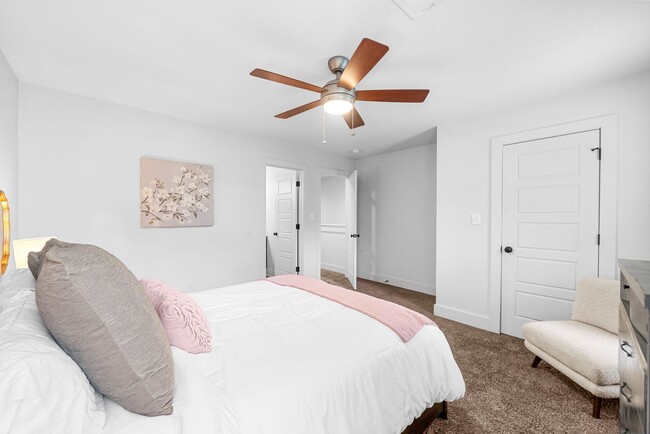 Building Photo - Large 3 Bedroom 3 1/2 Bath Condo For Rent ...