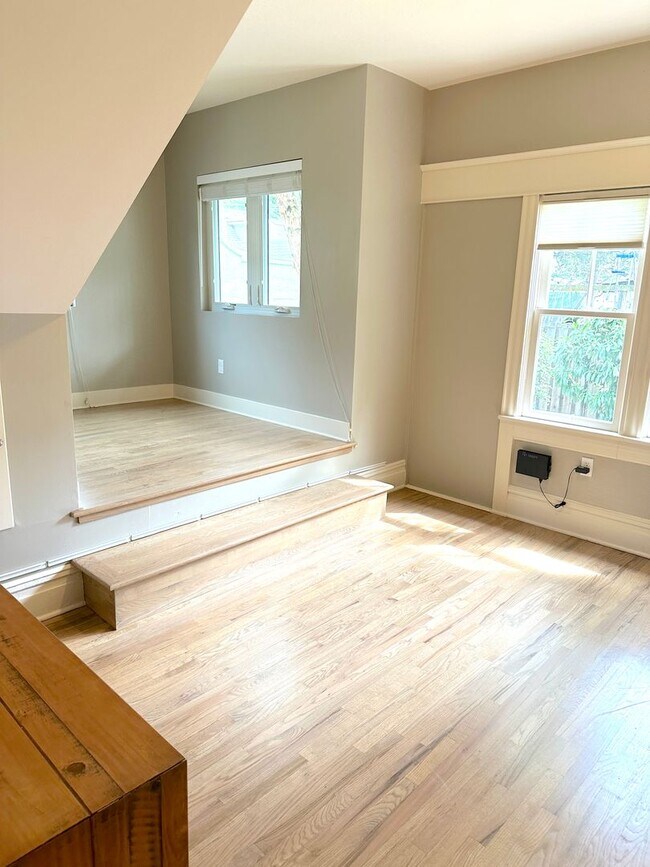 Building Photo - Beautiful 4- Bedroom North End Home