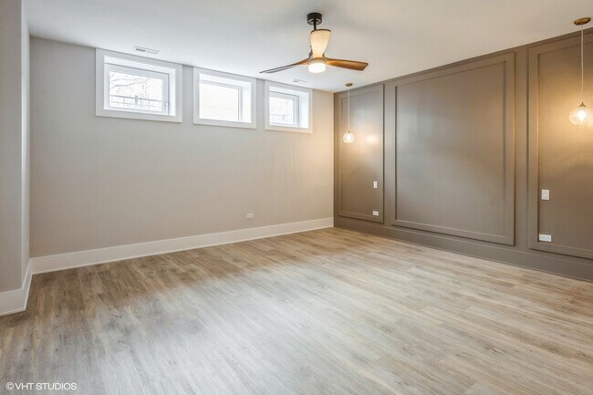 Building Photo - 1647 W Irving Park Rd