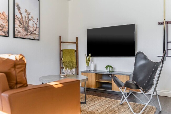 Building Photo - 57405 Navajo Trl