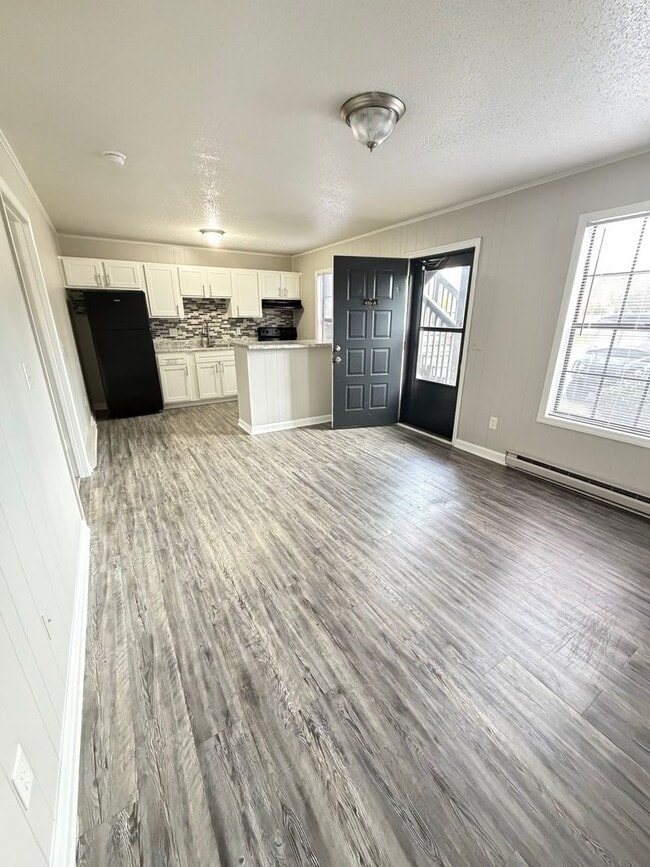 Building Photo - April Savings Are Here! Application Fee WAIVED ALL month!