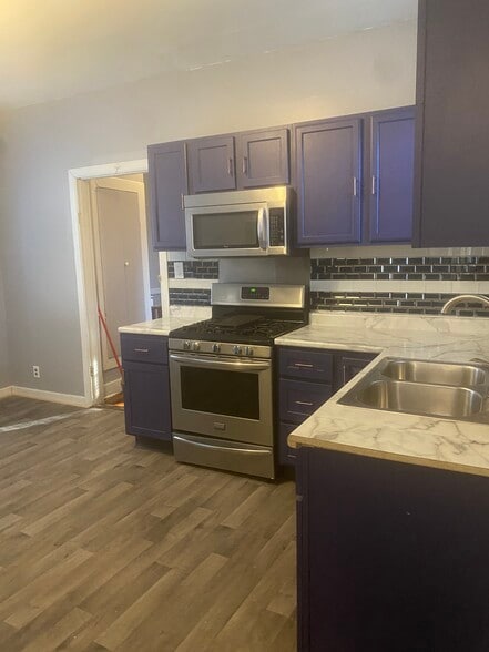 Kitchen - 5926 Harney Ave