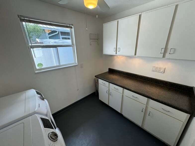 Building Photo - 212 W North Bay St