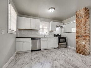 Building Photo - 1839 N Gatewood Ave