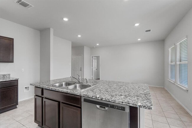 Building Photo - 108 Ragnar Dr