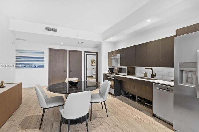 Building Photo - 398 NE 5th St