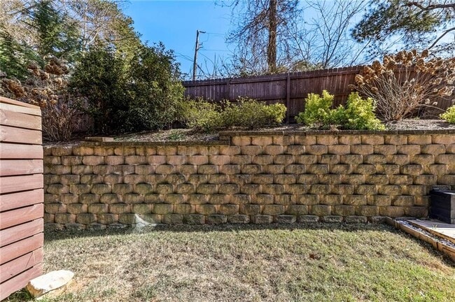 Building Photo - 2336 Mason Dr