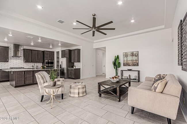 Building Photo - 18455 W Sandlewood Dr