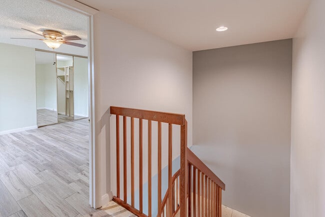 Building Photo - 3261 SW Sunset Trace Cir