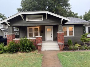 Building Photo - 1525 Dewey Ave