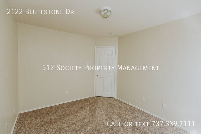 Building Photo - 2122 Bluffstone Dr