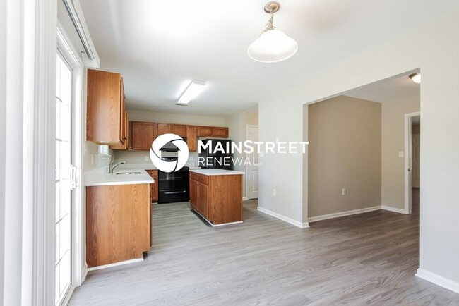 Building Photo - 6216 Summerour Place