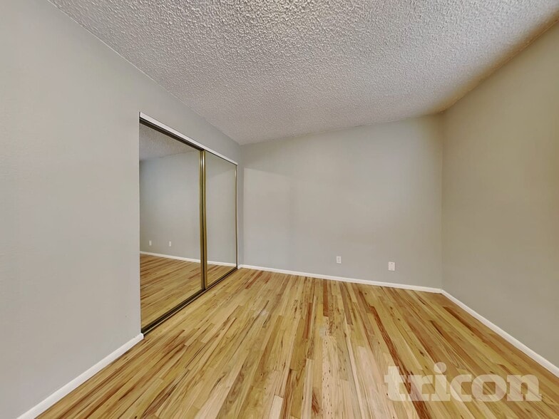 Building Photo - 1400 Ebbetts Dr
