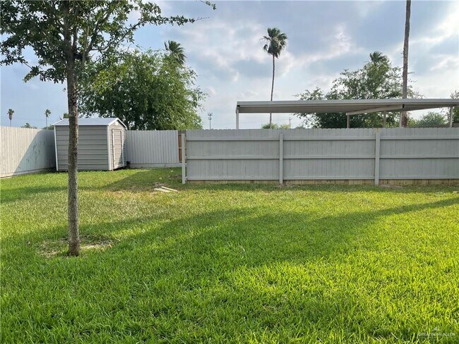 Building Photo - 700 E Patsy Dr