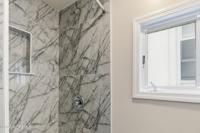 Building Photo - 206 16th Ave